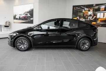 TESLA Model Y L