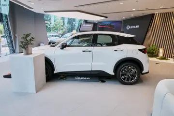 凌志LBX
