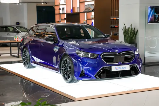 2025 M5 Touring