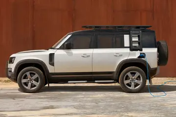 Land RoverDefender PHEV