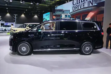 鴻蒙智行Luxeed V9
