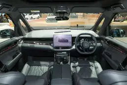 2025 582km 4WD Premium 7 Seats