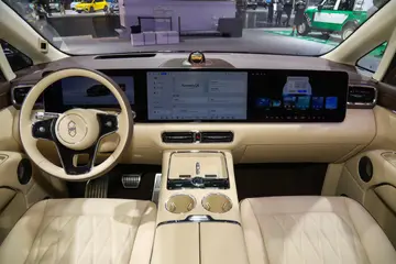 鴻蒙智行Luxeed V9