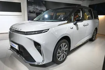 Maxus Mifa 9