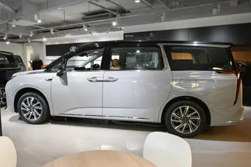 Maxus Mifa 9