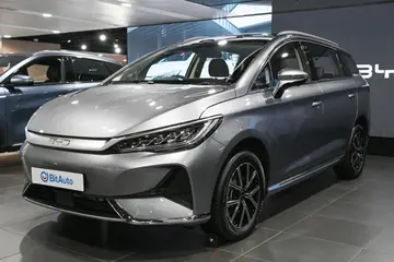 BYD M6
