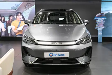 BYD M6
