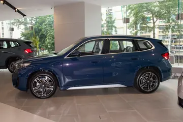 BMW iX1
