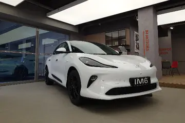 智己IM6:四輪轉向+一鍵泊車+空氣懸掛…廿幾萬可以買部咩都有嘅車?
