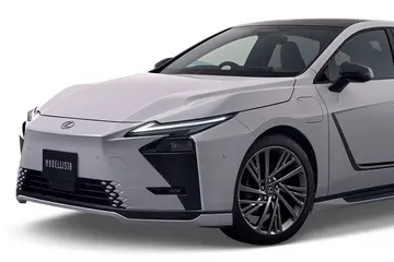 Modellista Unveils Premium Accessory Kit for New Lexus ES