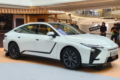 HK$579,700開售!全新一代Lexus ES混能/純電三大型號登陸香港