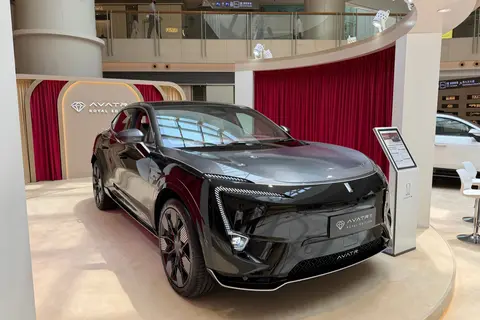 2026年款AVATR 11售價HK$838,800 起，限量旗艦皇家劇院版華麗現身